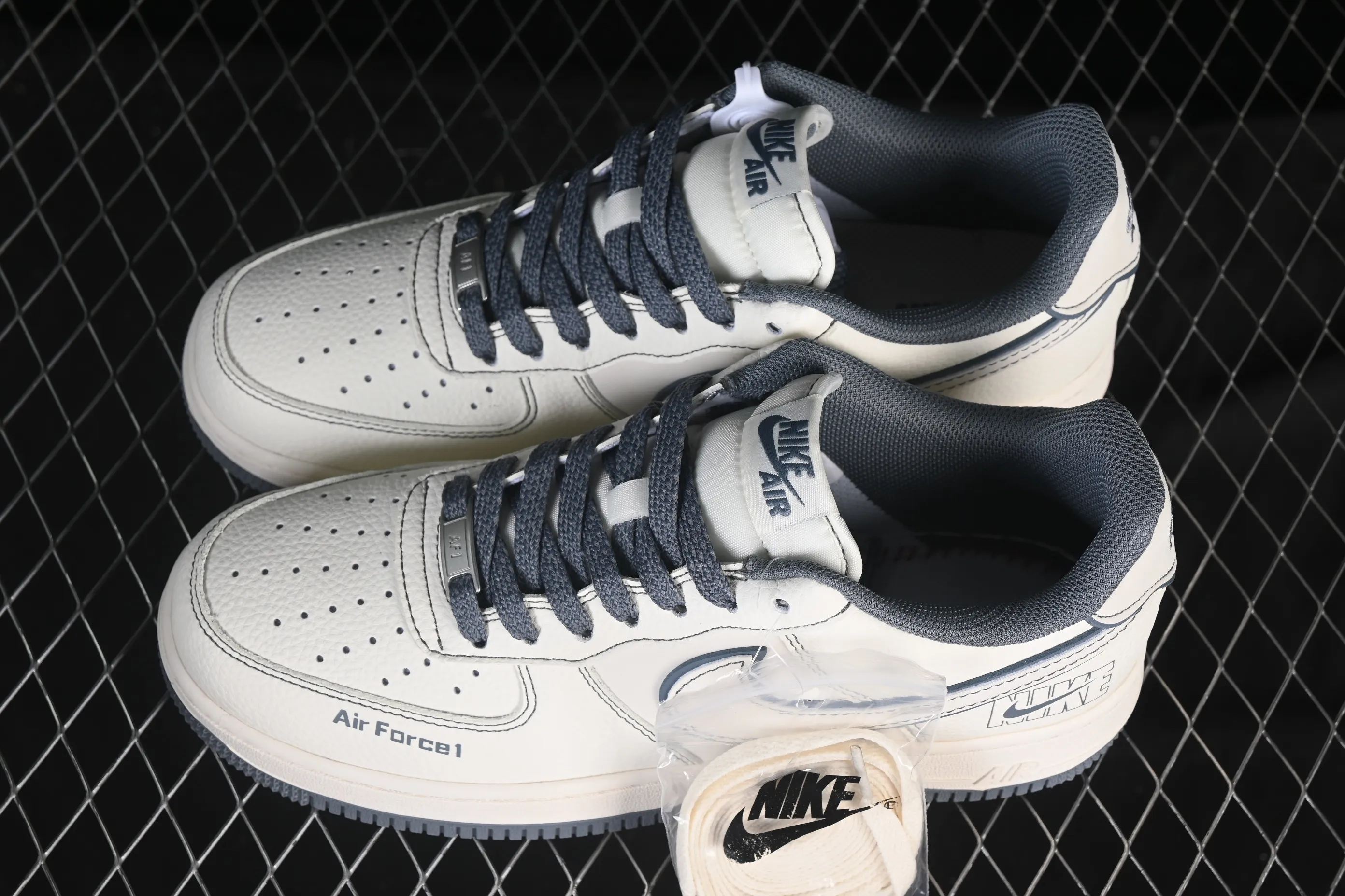 All Categories Nk Air Force 1 Air Force Series Nk Air Force 1 Low Air Force Low Nike Air Force 1'07 Low Rice Dark Gray Bugs Bunny Air Force One Low Casual Shoes JP8028-014